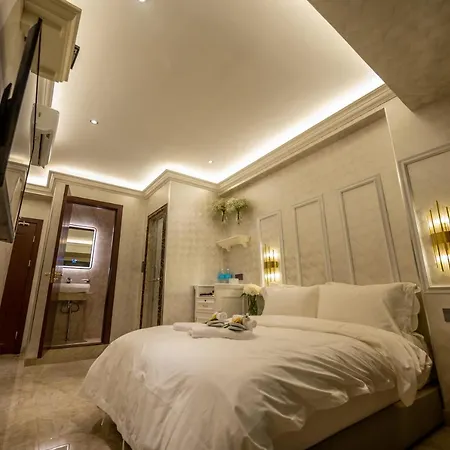 A Residence @ Between Hilton & Cititel Hotel